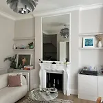 Notting Hill Designer 1-Bed Flat