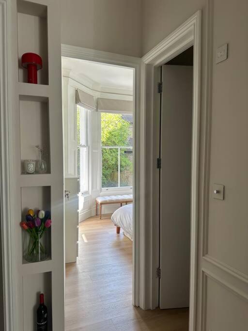 Notting Hill Designer 1-bed Flat